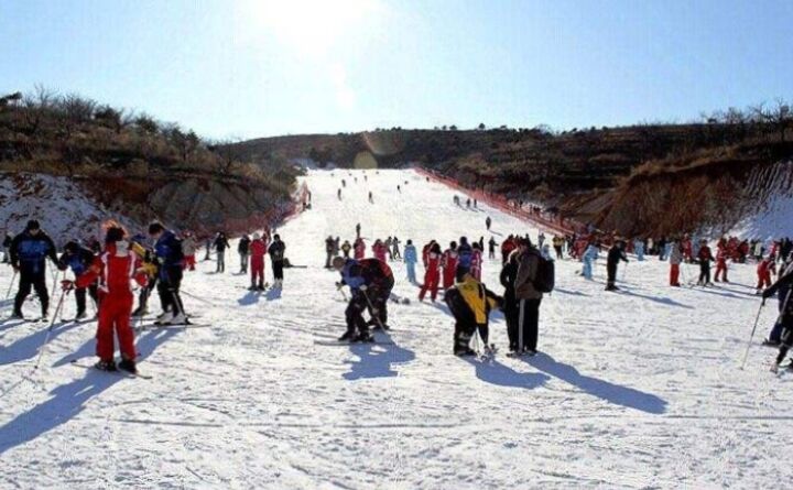 河北中都投資有限公司歡迎各界朋友，到薊洲國際滑雪場度假、旅游。